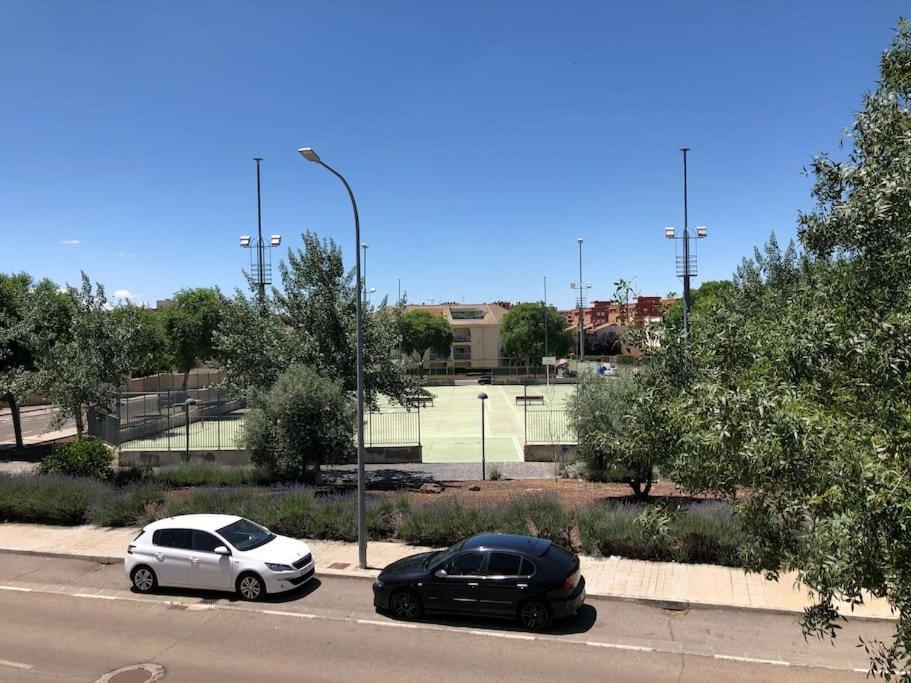Vut El Parque -Con Piscina En Verano - Aparcamiento En Calle Y Parking Gratis En El Centro Ciudad Real Exterior photo